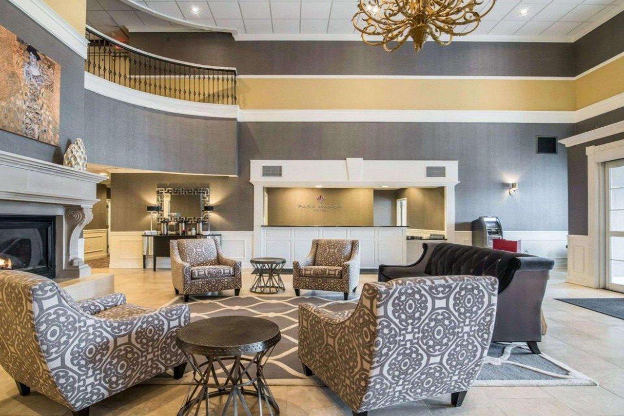 Park Manor Hotel كليفتون بارك المظهر الخارجي الصورة The lobby of the Best Western Premier Executive Residency Royal Palm Beach