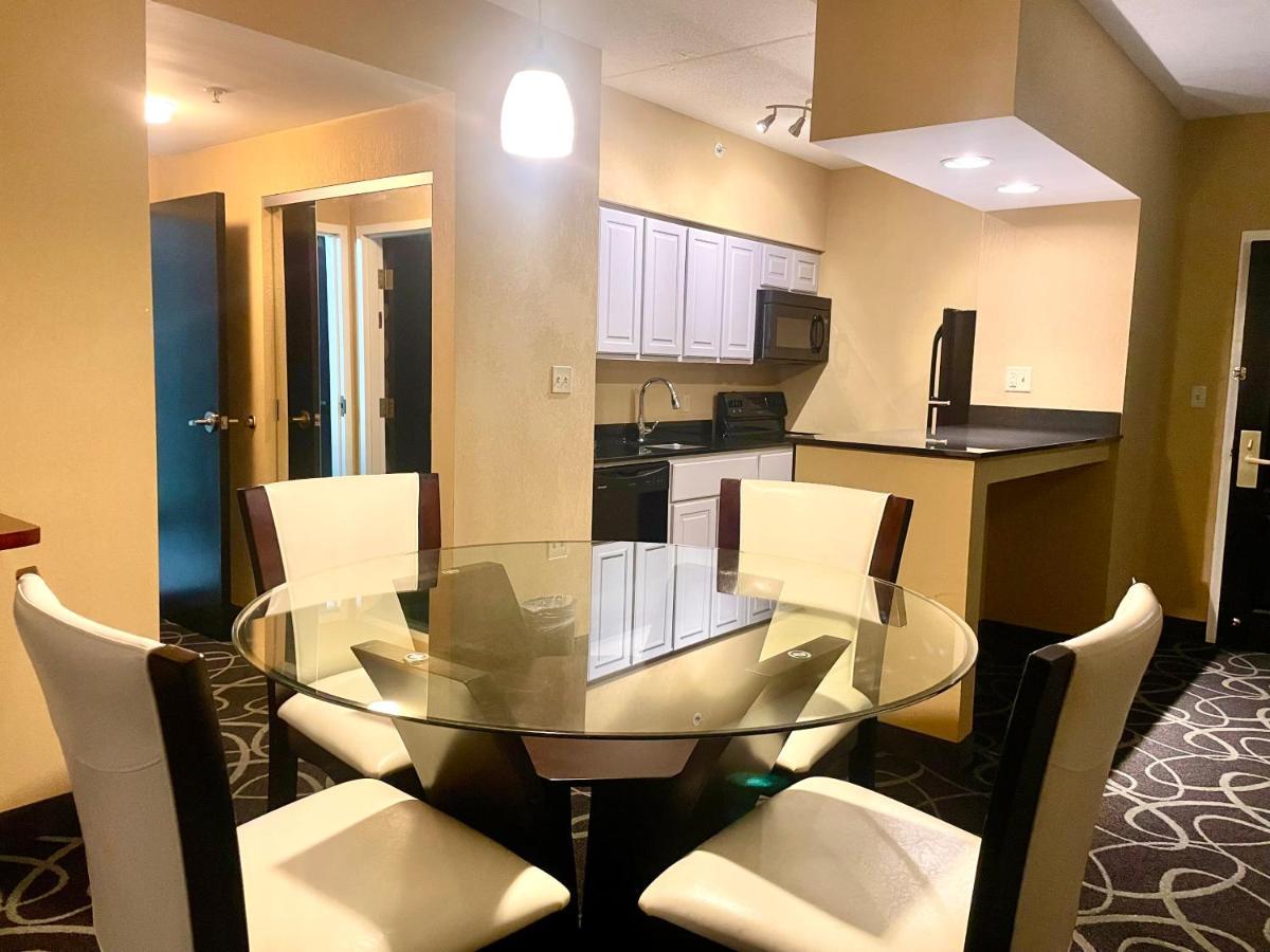 Park Manor Hotel كليفتون بارك المظهر الخارجي الصورة A kitchen in a suite at the Hilton San Francisco