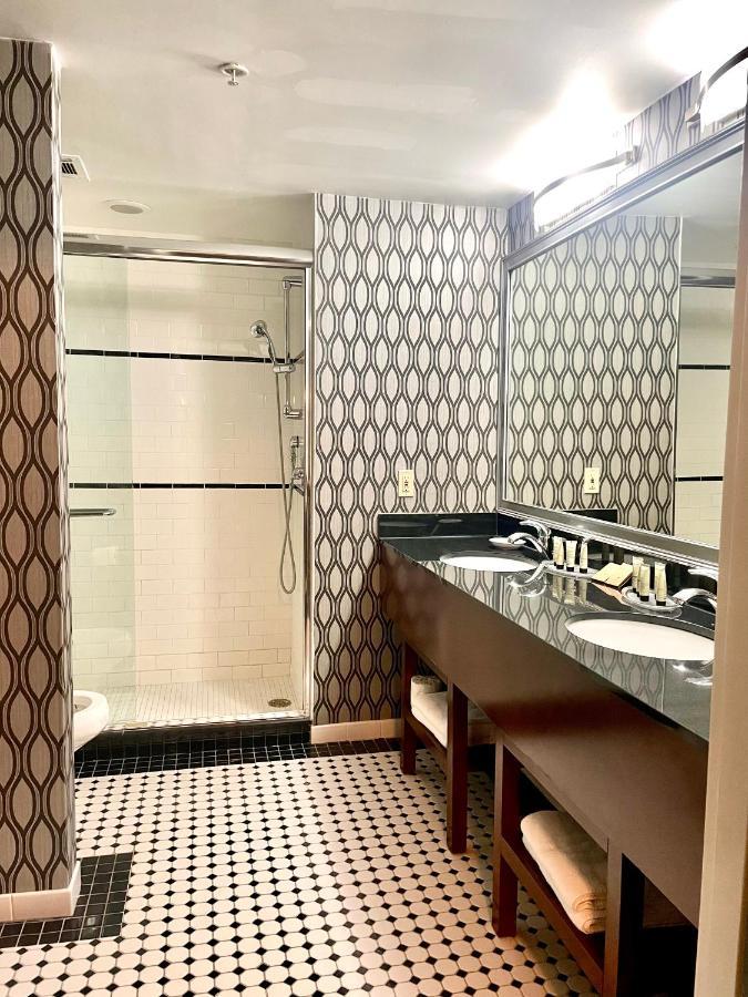 Park Manor Hotel كليفتون بارك المظهر الخارجي الصورة A bathroom in a hotel