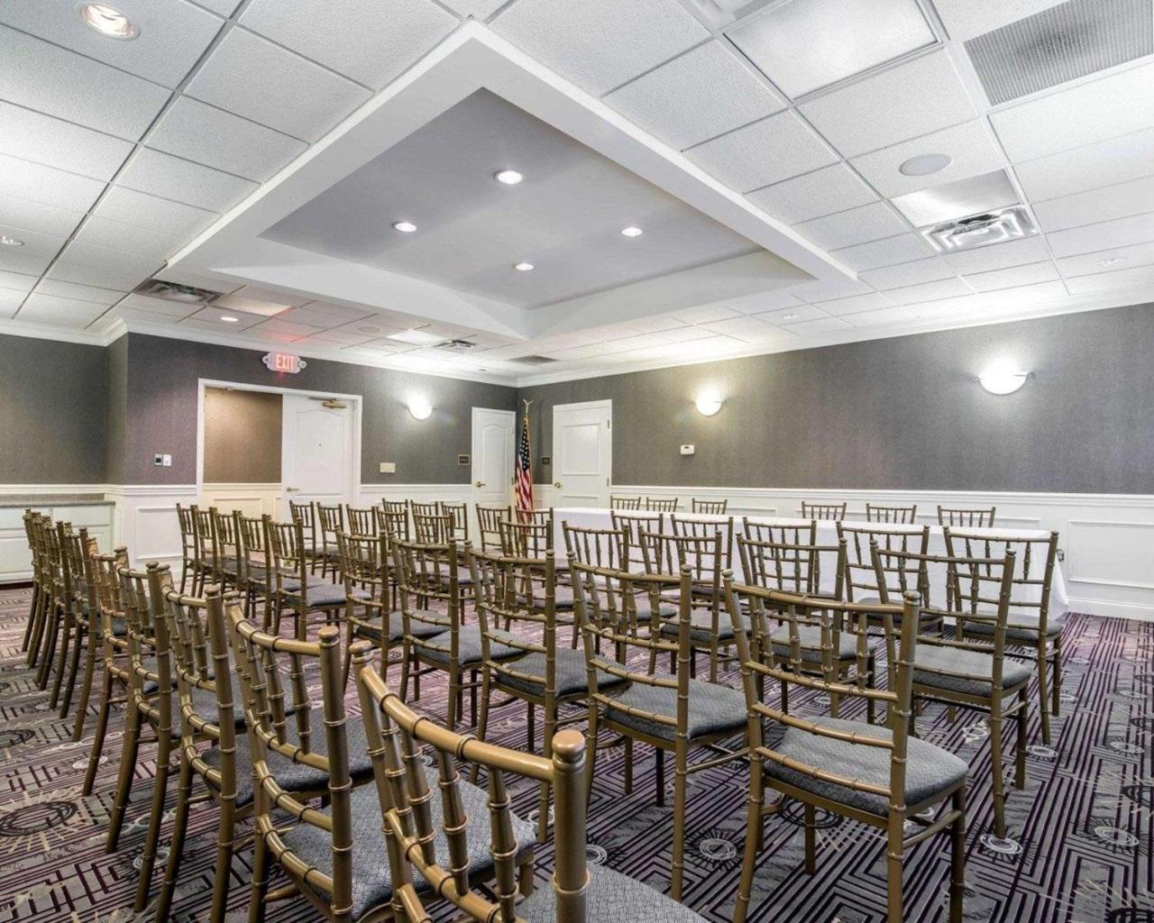 Park Manor Hotel كليفتون بارك المظهر الخارجي الصورة The ballroom at the 2016 National Society Daughters of the American Colonists Conference