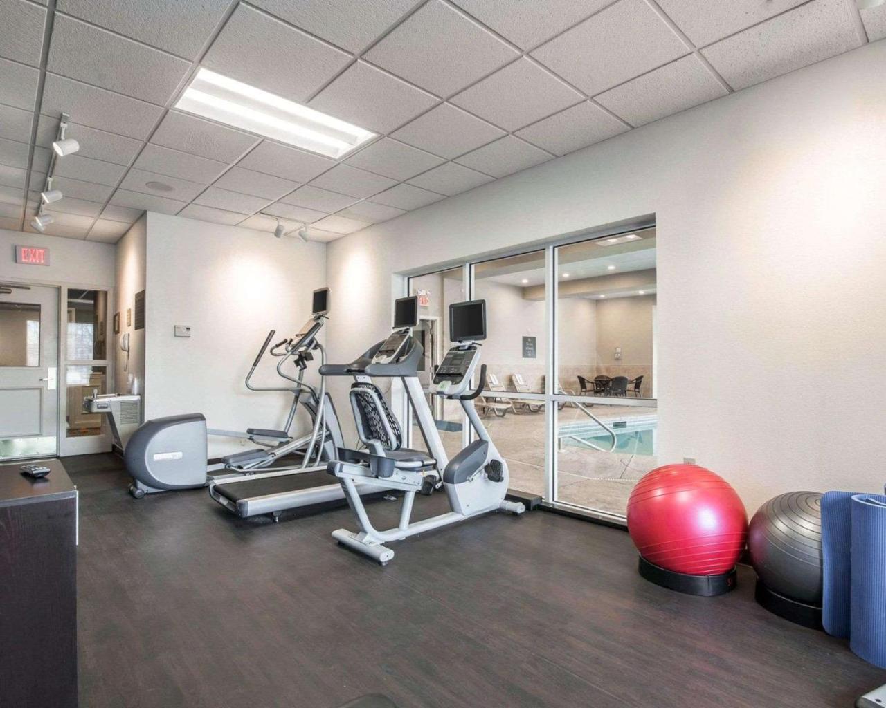 Park Manor Hotel كليفتون بارك المظهر الخارجي الصورة The fitness center at the 100 North Main Street location