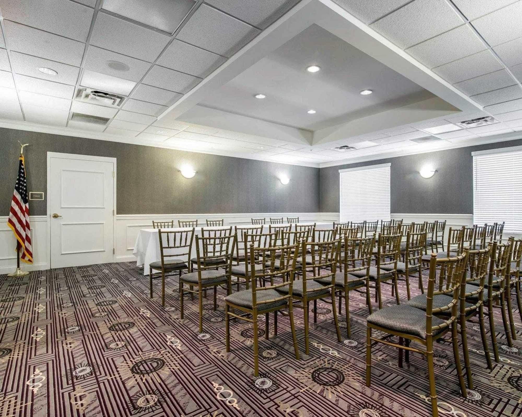 Park Manor Hotel كليفتون بارك المظهر الخارجي الصورة The ballroom at the 2016 Republican National Convention